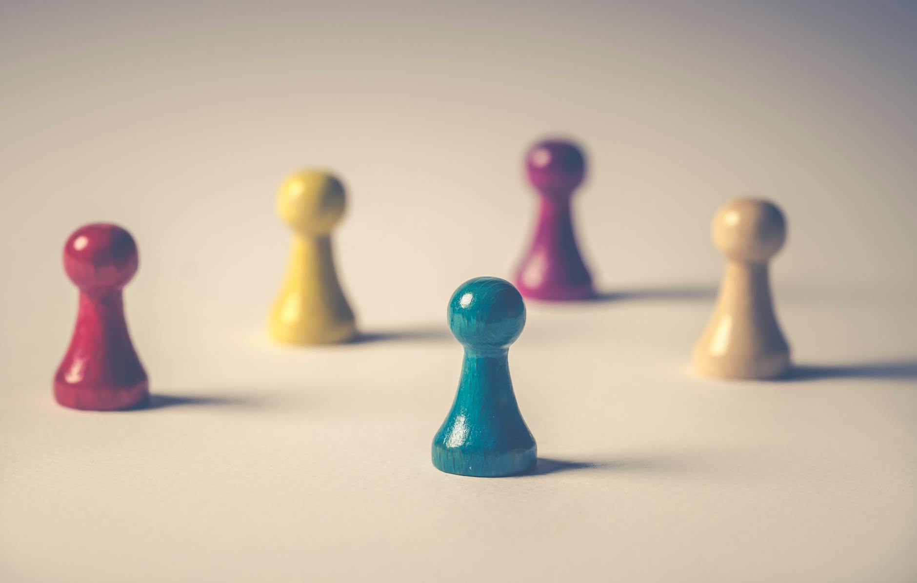 five assorted color chess pieces